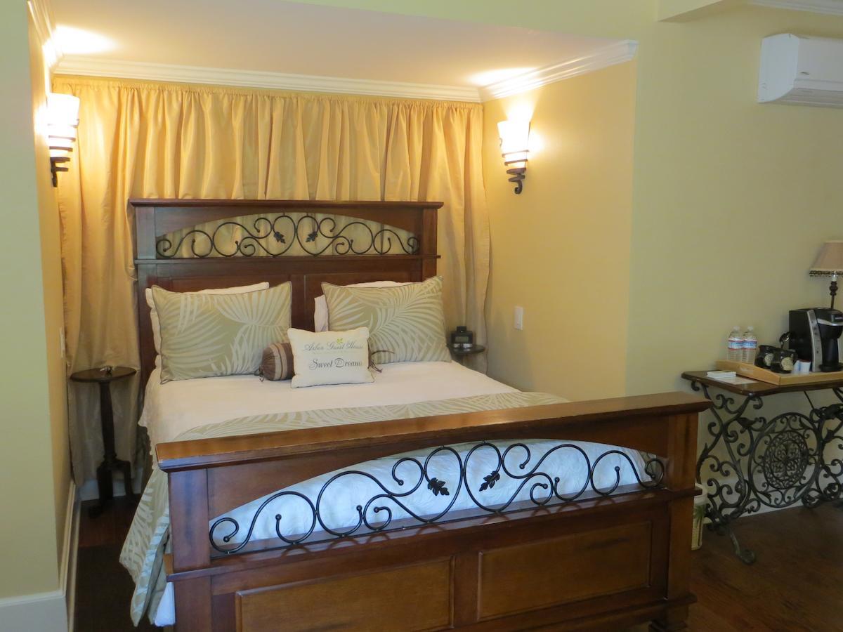 Arbor Guest House Napa Room photo